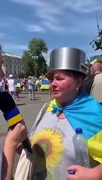 А вот и назревает, походу, дуркаинский вариант Войны Алой и Белой Розы