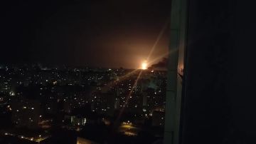 Ух-ты, ах-ты. Этой ночью рассвет пришел в Киев гораздо раньше чем должен был Подписывайтесь на нас в MAX @btr80
