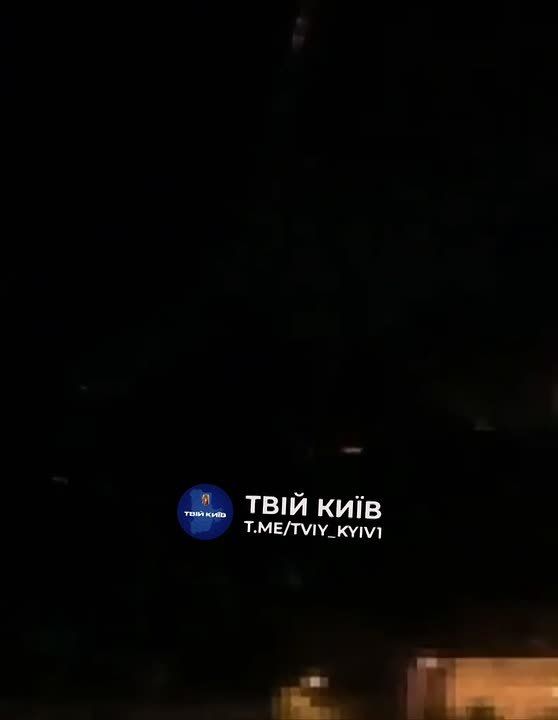 Еще кадры из Киева. Всего город атаковало около 20 ракет