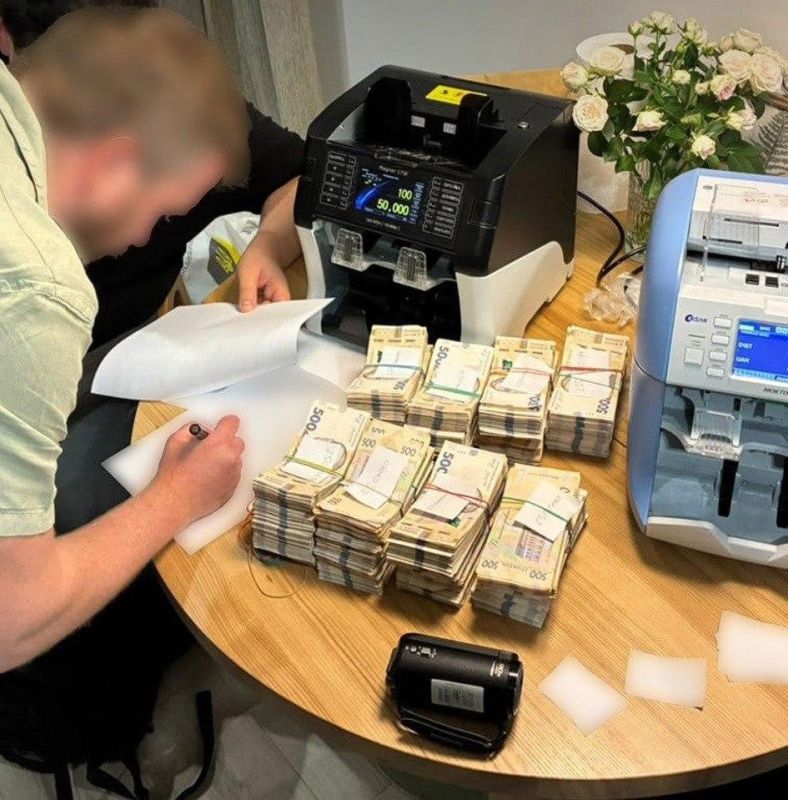 Высокопоставленные чиновники офиса Зеленского состояли в преступной схеме по рейдерскому захвату предприятий и подделке документов