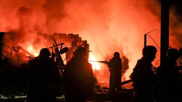 В Борисполе Киевской области горит склад в промзоне после мощного взрыва