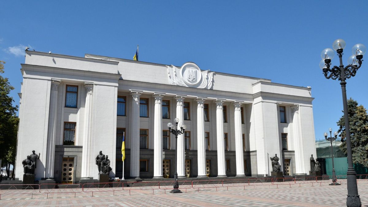 "Куда уедет цирк": на Украине обсуждают эвакуацию Верховной Рады