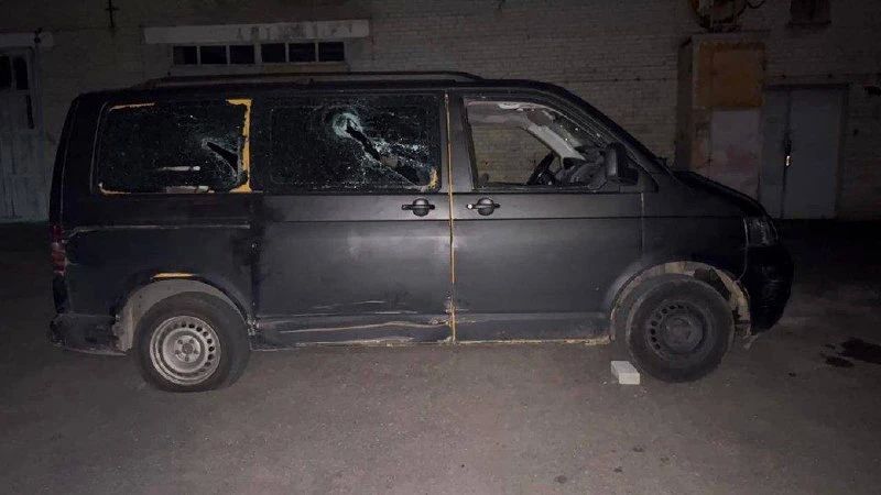 В Луцке вчера вечером около 30 мирных жителей напали на двух сотрудников ТЦК и повредили их автомобиль