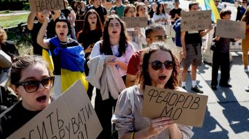 "Созданная Зеленским система ведёт нас к катастрофе": эксперты и политики о беде Украины