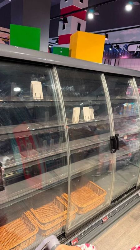 В Киеве начали пустеть прилавки в магазинах