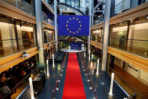 В Европарламенте призвали прекратить помощь Киеву из-за «цветущей бандеровщины»