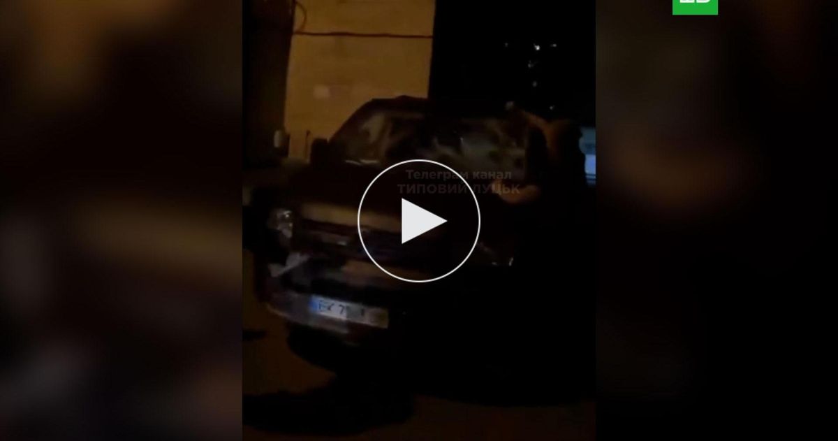 Украинцы толпой разгромили автобус ТЦК и избили двух военкомов