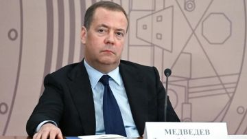 Медведев об Украине: "Банда христопродавцев с наркоманом во главе"