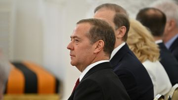 Медведев заявил об исчезновении на Украине половины населения и 20% территорий
