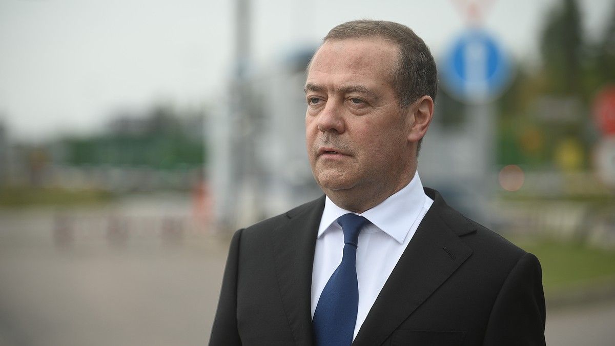 Медведев назвал Украину фантомной страной, где растят моральных уродов