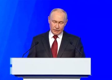 С нашим флагом бойцы идут в наступление, в единстве фронта и тыла всех поколений российского общества заключена наша сила и уверенность в будущем, мы будем вместе сражаться за Родину и за её интересы, — Путин