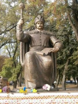 Армен Гаспарян: (Равнодушно). Памятник иуде Мазепе, который собирается открыть криворожский Зюсс в Киеве, не первый