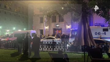 Новости к этому часу: В московском клубе «Simach в Недальнем» на Тверском бульваре ночью прошел рейд. Сообщается, что силовики прервали вечеринку и проверяли посетителей на наличие наркотиков. Рядом с клубом во время...