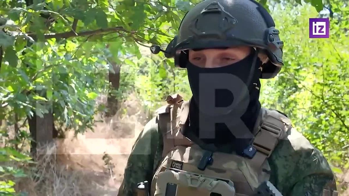 Российские штурмовики 1465-го полка "Южной" группировки войск активно осваивают новые навыки штурма зданий, которые сильно отличаются от действий на открытой местности