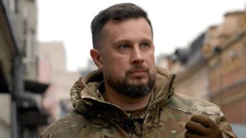 Зеленский присвоил звание героя Украины основателю батальона «Азов»* Андрею Билецкому**