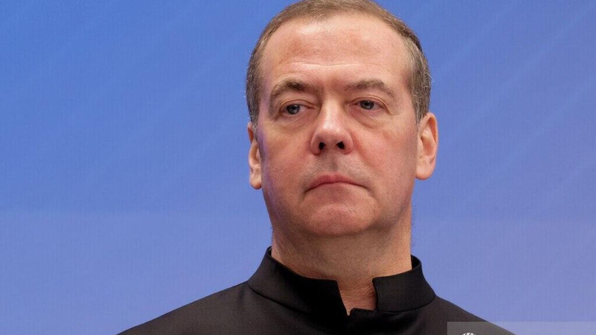 Россия сплотилась в условиях СВО, заявил Медведев