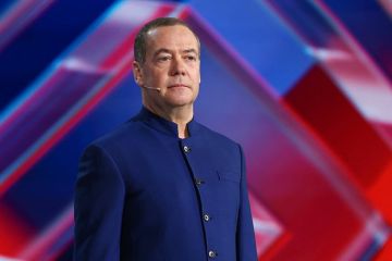 Медведев: Россияне ждут победу на СВО, молятся о ней и трудятся ради нее