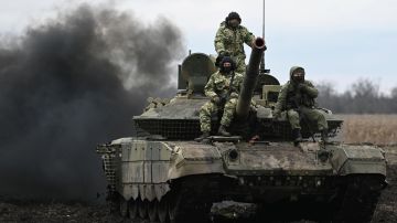 "Танки пойдут прямо на них": прорывы бронетехники приведут к окружению ВСУ — Крапивник