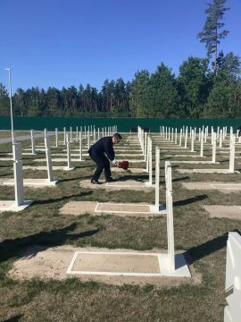 Бернэм на кладбище ВСУшников