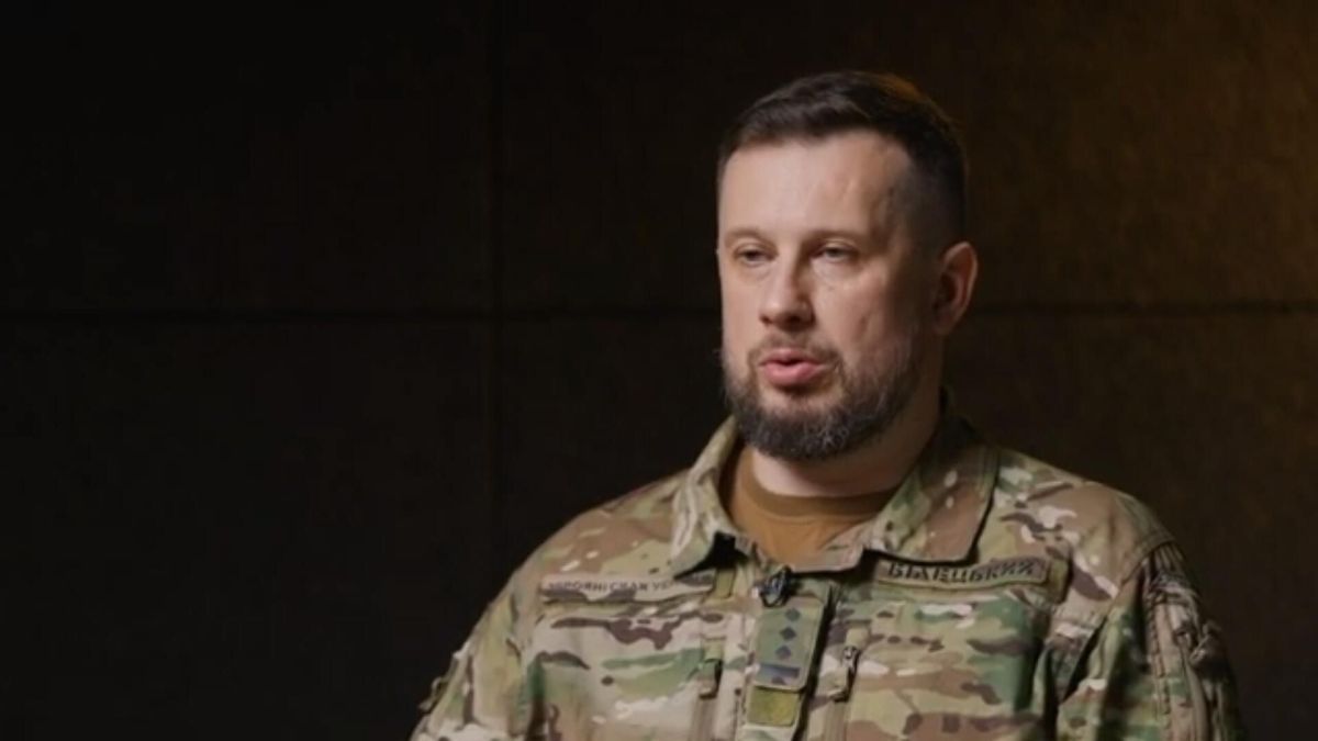 Зеленский присвоил звание Героя Украины основателю батальона "Азов"* Билецкому**