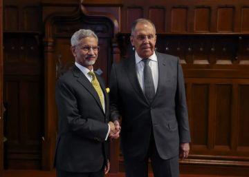 Глава МИД РФ Сергей Лавров провёл встречу с индийским коллегой Субраманьямом Джайшанкаром, сообщили в МИД РФ