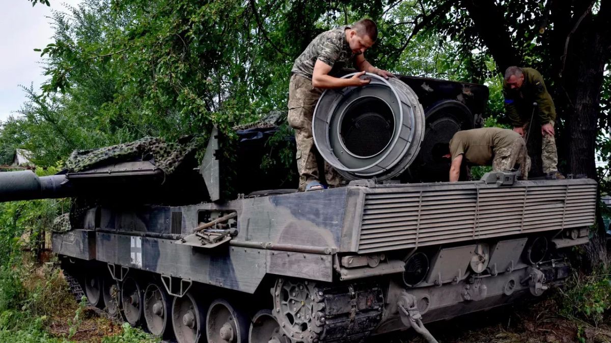 WarGonzo: Западные танки за $10 млн оказались бесполезны на Украине из-за дронов