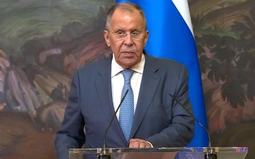 Россия готова возобновить политические и межмидовские консультации с Ватиканом на уровне заместителей министров, сообщил Лавров на пресс-конференцию с главой МИД Ватикана Галлахером