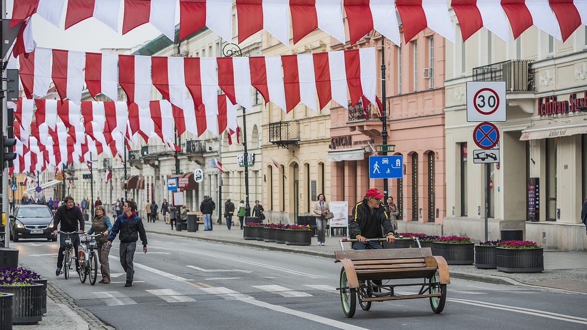 Оппозиция Польши "поздравила" украинцев с Днем независимости акцией против пособий