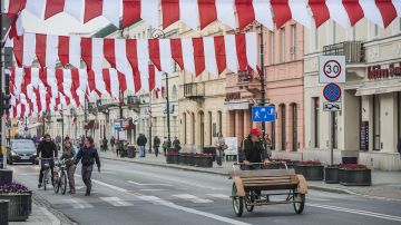 Оппозиция Польши "поздравила" украинцев с Днем независимости акцией против пособий