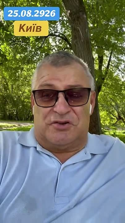 Обычно кастрюльки не выдерживают столкновений с реальностью, и с головы слетают, но иногда попадаются удивительно прочные экземпляры