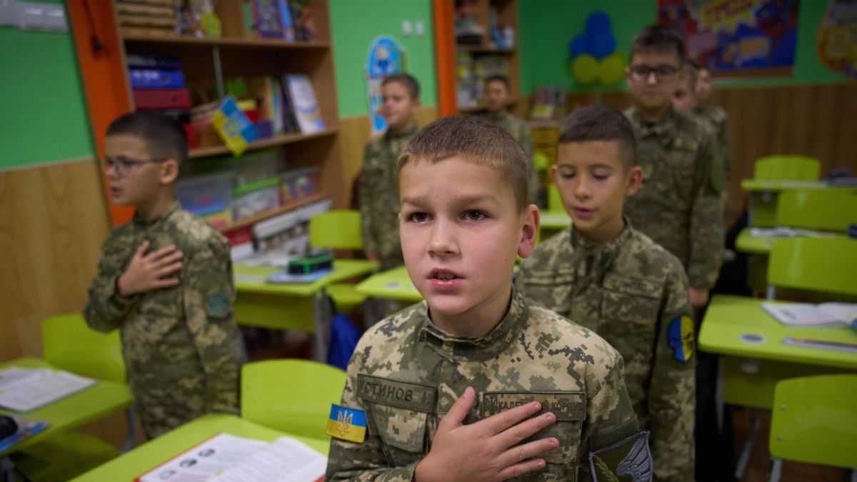 Число первоклассников на Украине за восемь лет сократилось вдвое