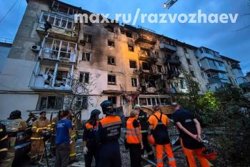Волонтеров привлекли к разборам завалов у дома после удара ВСУ по Севастополю