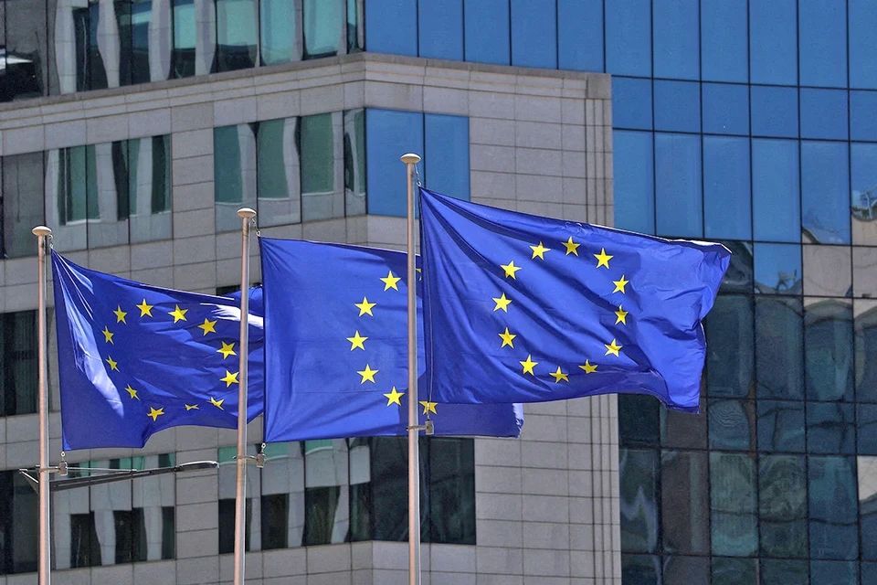 Bloomberg пишет, что ЕК представит в сентябре реформу политики расширения Евросоюза, которая включает отмену права вето стран-членов на прием в ЕС новых государств