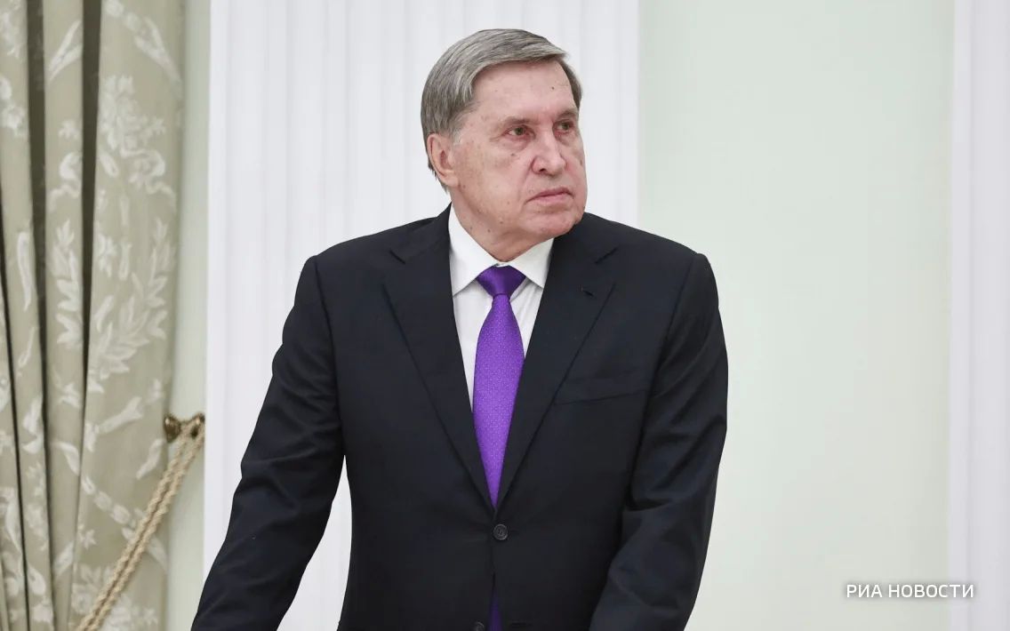 В Кремле знакомы с заявлениями Киева о возможном возобновлении переговоров в сентябре, но не получали "прямой информации от украинских коллег" по этой теме, сообщил журналистам помощник президента Юрий Ушаков