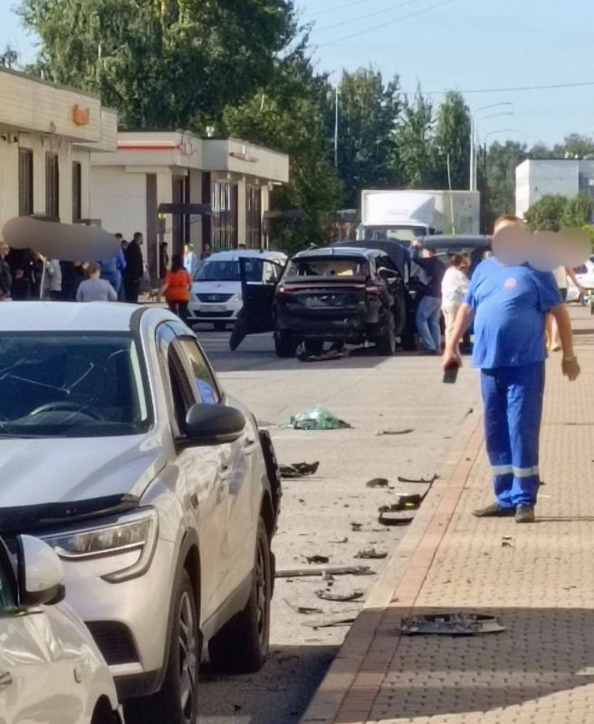 Фонтанка сообщает, что вчера в Питере военного и его жену взорвала 24-летняя женщина, гражданка России