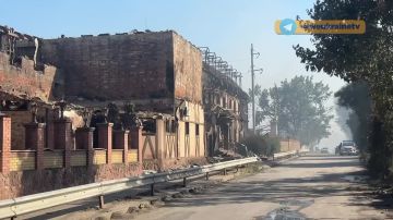 Апокалиптические кадры: село Мила под Киевом разрушено, военный склад детонировал всю ночь Улицы в селе Мила под Бучей разрушены и сожжены