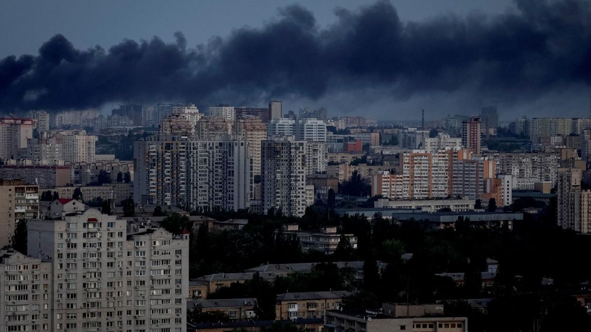 "Преступная халатность": мощный взрыв под Бучей привел в бешенство премьера Украины