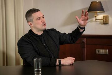 Гончаренко: Бывшего министра обороны Федорова выпустили за границу, несмотря на гостайну