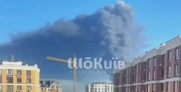 В Бучанском районе горит склад с шинами после прилета