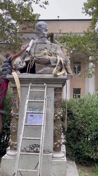 В Одессе уничтожен очередной памятник Ивану Мичурину