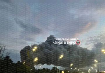 Снова в Голосеевском районе Киева после прилётов начался пожар в "нежилом строении", — сообщили местные "власти"