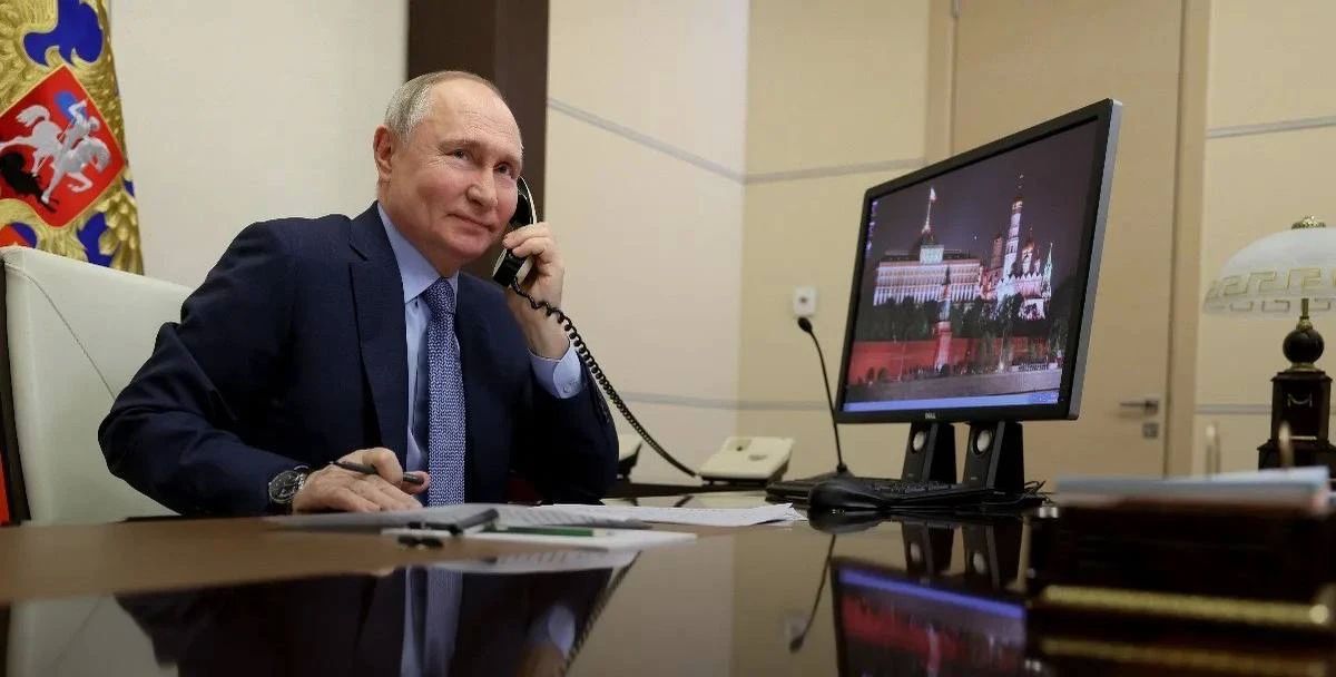 Путин по телефону сердечно поздравил Лукашенко с днем рождения, сообщает Кремль