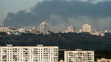 Пожар вспыхнул на складском помещении в Киеве