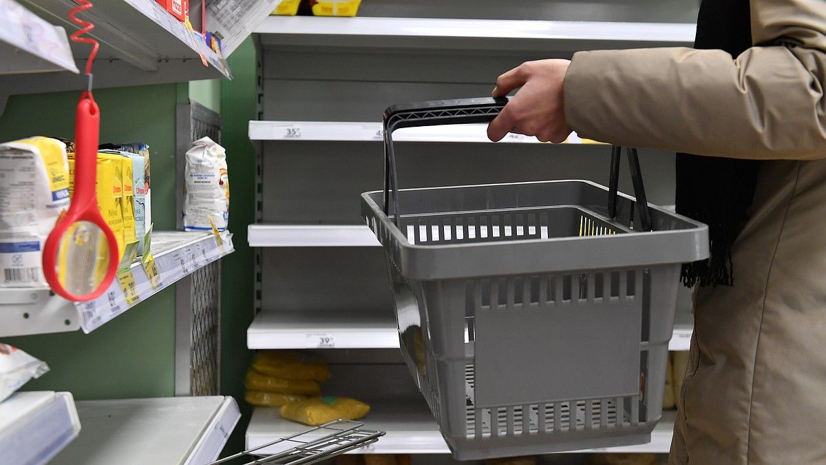 В Киев опустели полки магазинов: для жителей столицы ввели ограничения на продукты