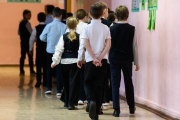 E1: В школах Екатеринбурга после атаки ВСУ отменили уличные линейки