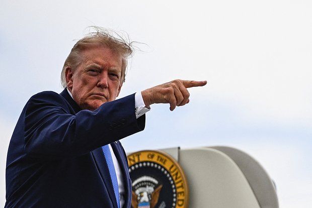 Посол Яковенео: Трамп находится в положении цугцванга