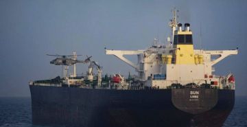 В Евросоюзе сообщили о задержании якобы перевозившего нефть из РФ танкера