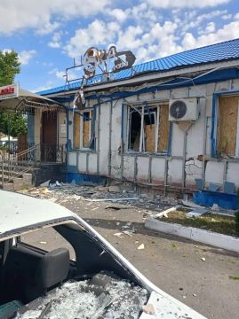 Губернатор Курской области Александр Хинштейн заявил, что ВСУ нанесли удар по хлебному магазину в Беловском районе