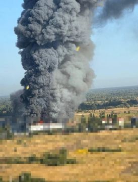 ВС РФ ударили по логистическому центру «DHL Логистик» в Киевской области, где хранили дроны и комплектующие к ним, сообщило Минобороны