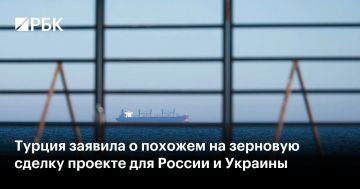 Турция контактирует с Россией и Украиной по вопросу обеспечения безопасности судоходства в Черном море, заявил журналистам министр иностранных дел Хакан Фидан